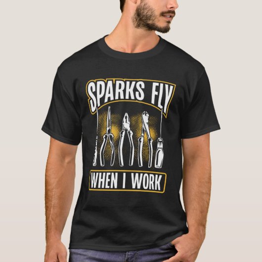 Backprint Sparks Fly When I Work Electrician T-Shirt (Vorderseite)