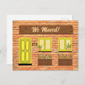 Backsteinhaus mit gelber Tür Wir bewegten Ankündig Postkarte (Vorne/Hinten)