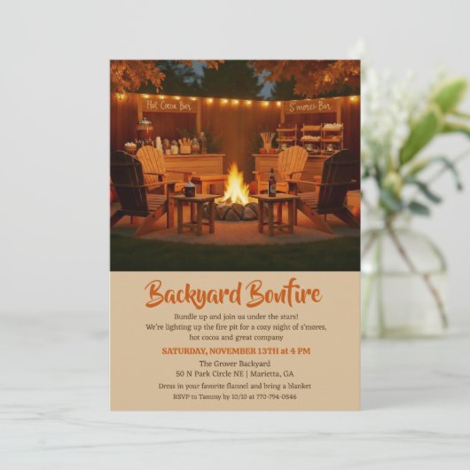 Backyard Bonfire Fall Invitation Einladung (Stehend Vorderseite)