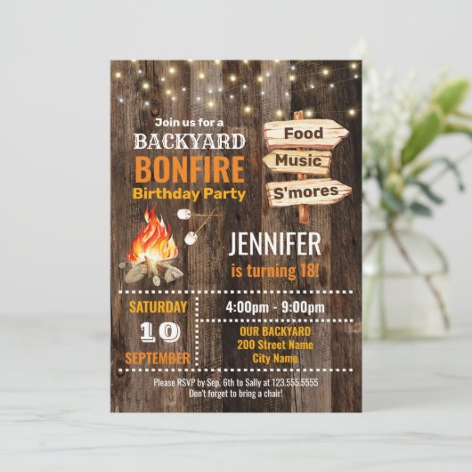 Backyard Bonfire Geburtstagsparty Einladung (Stehend Vorderseite)
