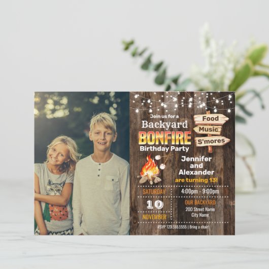 Backyard Bonfire Geburtstagsparty Einladung (Stehend Vorderseite)