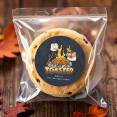 Backyard Bonfire Lass uns Toasted Birthday Gefalle Runder Aufkleber