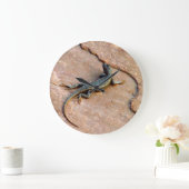 Backyard Lizard Große Wanduhr (Zuhause)