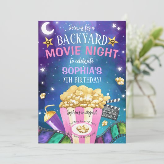 Backyard Movie Night Birthday Einladung (Stehend Vorderseite)