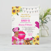Backyard Pink Gingham Baby-Q Baby Dusche Einladung (Stehend Vorderseite)