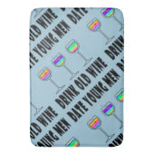 BAD - GETRÄNKE ALTER WEIN, DATUM JUNGE MÄNNER BADEMATTE (Vorderseite Vertikal)