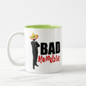 Bad Hombre Silhouette und Sombrero Zweifarbige Tasse (Links)