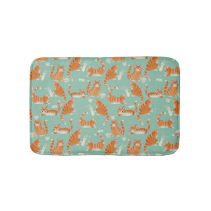 Bad Orange Tabby Katzen klopfen über Muster Badematte