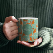 Bad Orange Tabby Katzen klopfen über Muster Kaffeetasse