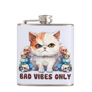 Bad Vibes only - Fierce Cat & Skulls Gothic Design Flachmann
