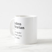 Badass Librarian wie eine regelmäßige biblirische  Kaffeetasse (Vorderseite Links)