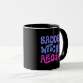Baddest Hexe um Skull Black Halloween Tasse (VorderseiteRechts)