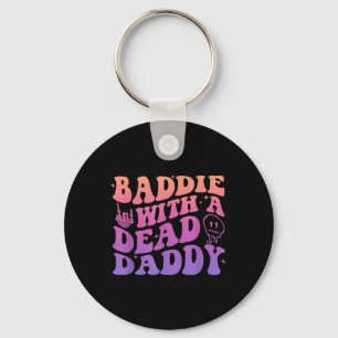 Baddie mit einem toten Daddy-Design Schlüsselanhänger