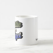 Baddie mit einer Haushaltskaffee-Tasse Kaffeetasse (Mittel)