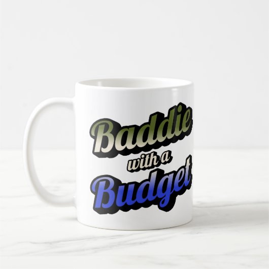 Baddie mit einer Haushaltskaffee-Tasse Kaffeetasse (Links)