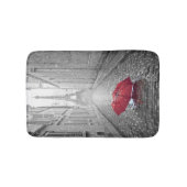 Badematte mit Eiffelturm und rotem Schirm (Vorderseite)