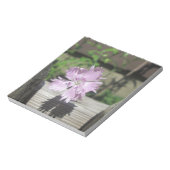 Bäder Pink Dianthus auf Zaun Notizblock (Rotiert)