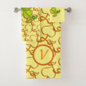 Badetuch-Set - Ivy-Blätter und Monogramm auf Gelb Badhandtuch Set (Insitu)