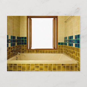 Badezimmer mit Badewanne und offenem Fenster Postkarte