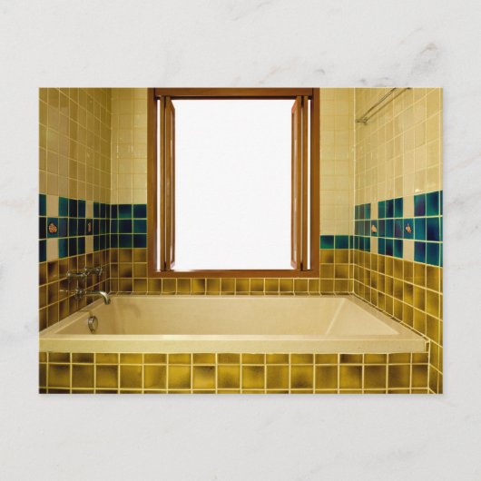 Badezimmer mit Badewanne und offenem Fenster Postkarte (Vorderseite)