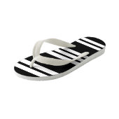 Badezimmer mit schwarz-weißem Streifen Kinderbadesandalen (Schrägansicht)