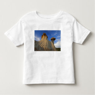 Badlands-Formationen im Makoshika-Staat Park in Kleinkind T-shirt