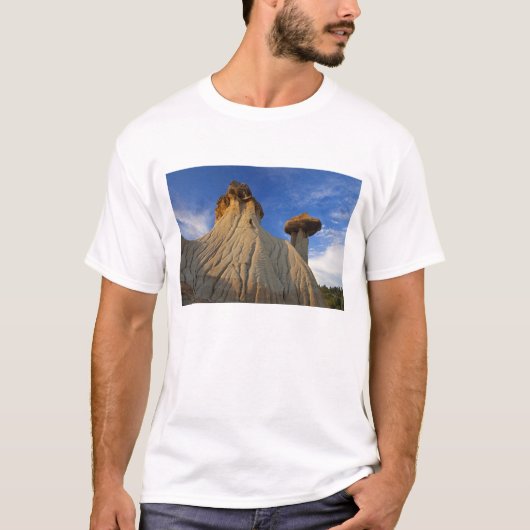 Badlands-Formationen im Makoshika-Staat Park in T-Shirt (Vorderseite)