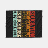 Badminton ist viel wichtiger als ein Shuttle Fleecedecke (Vorderseite (Horizontal))