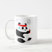 Badminton-Panda schwitzt und verpasst Kaffeetasse (Links)