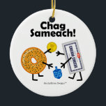 Bagel-u. Frischkäse - Chag Sameach! Keramik Ornament<br><div class="desc">Jüdischer NahrungFreundin-bagel u. Creme grüßen sich warm mit "frohe Feiertage!" im Hebräer und im Spiel mit einem dreidel für Schokoladenmünzen (gelt). Der Teil meiner "freundliche Nahrungsmittel" Sammlung… klicken an Speicherverbindung unten,  um sie alle zu sehen. SIE KÖNNEN DEN HINTERGRUND ZU JEDER MÖGLICHER FARBE ÄNDERN,  DIE SIE WOLLEN!</div>