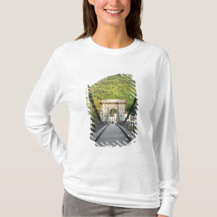 Bagni di Lucca, Toskana, Italien - Eine alte Brüc T-Shirt