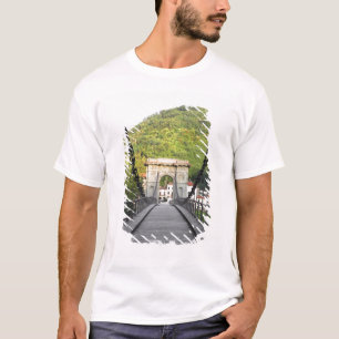 Bagni di Lucca, Toskana, Italien - Eine alte Brüc T-Shirt