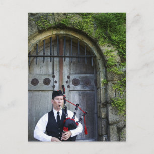 Bagpiper at Castle Postkarte
