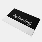 Bah humbug schwarz-weiß fußmatte (Schrägansicht)