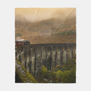 BAHN AUF DER EISENBAHN AM TAG FLEECEDECKE