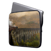 BAHN AUF DER EISENBAHN AM TAG LAPTOPSCHUTZHÜLLE (Vorderseite Links)
