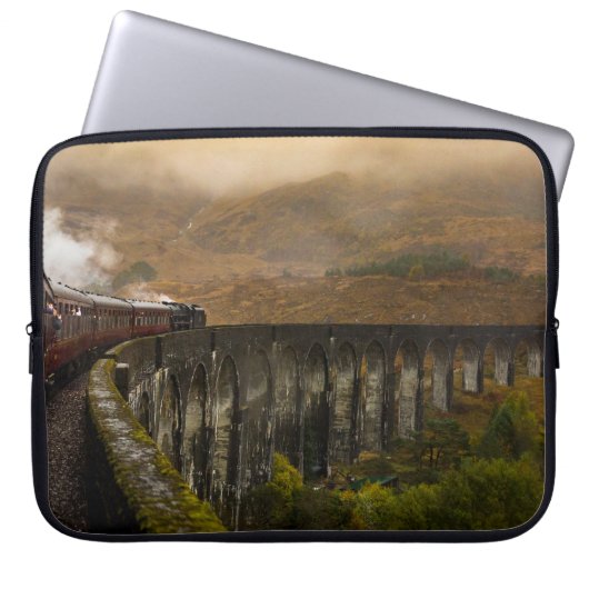 BAHN AUF DER EISENBAHN AM TAG LAPTOPSCHUTZHÜLLE (Vorderseite)