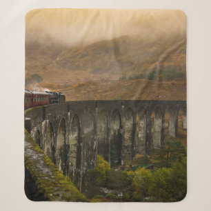 BAHN AUF DER EISENBAHN AM TAG SHERPADECKE
