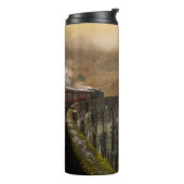 BAHN AUF DER EISENBAHN AM TAG THERMOSBECHER (Nach links gedreht)