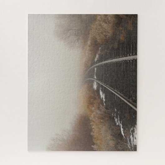 Bahngleise auf dem Lande am Foggy Day Puzzle (Vertikal)