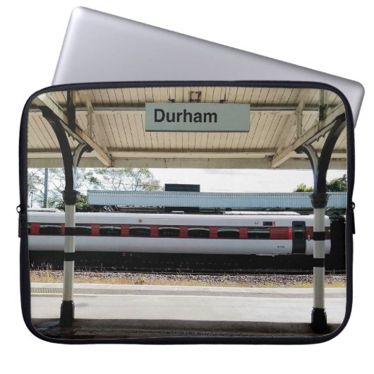 Bahnhof Durham Laptopschutzhülle (Vorderseite)