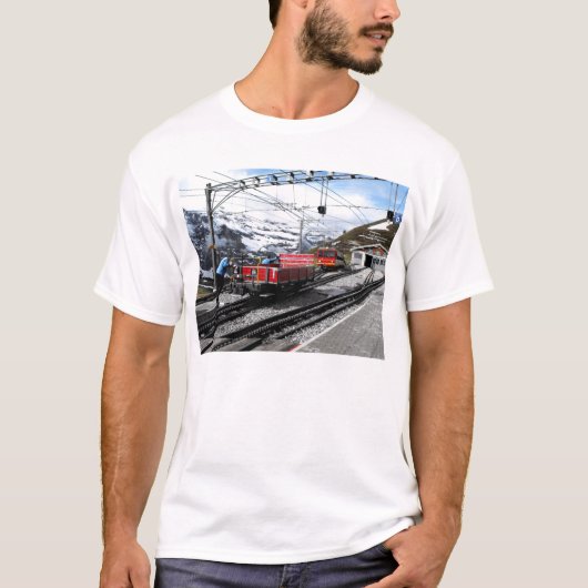 Bahnhof Kleine Scheidegg in der Schweiz T-Shirt (Vorderseite)