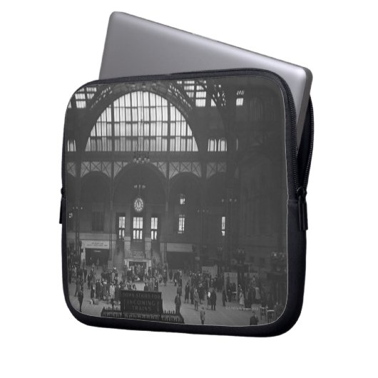 Bahnhof Laptopschutzhülle (Vorderseite Links)