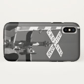 Bahnübergang mit Tor in Monochrom Case-Mate iPhone Hülle (Rückseite (Horizontal))