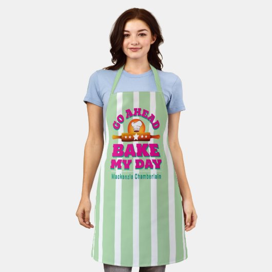 "Bake Bake My Day"-Schürze - grün Schürze (Getragen)