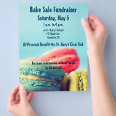 Bake Sale Fundraiser Flyer Farbenfrohe Macarons (Hand)