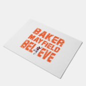 Baker Mayfield Essential Cool T-shirt  Essential Fußmatte (Schrägansicht)