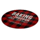 Baking Through the Snow Buffalo Plaid Christmas Schneidebrett (Ecke)