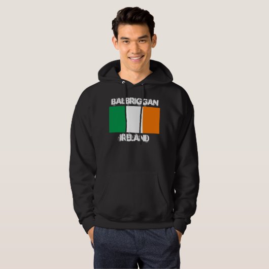 Balbriggan, Irland mit irischer Flagge Hoodie (Vorne ganz)