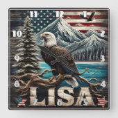 Bald-Adler am Zweig gegen Bergsicht Quadratische Wanduhr (Vorderseite)